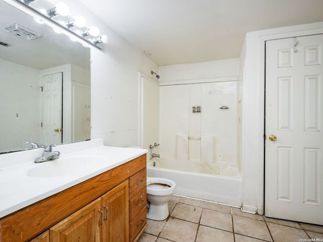 318 E Theissen Street, Boerne, TX 78006
