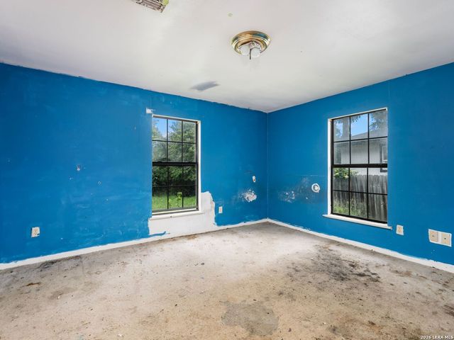 318 E Theissen Street, Boerne, TX 78006