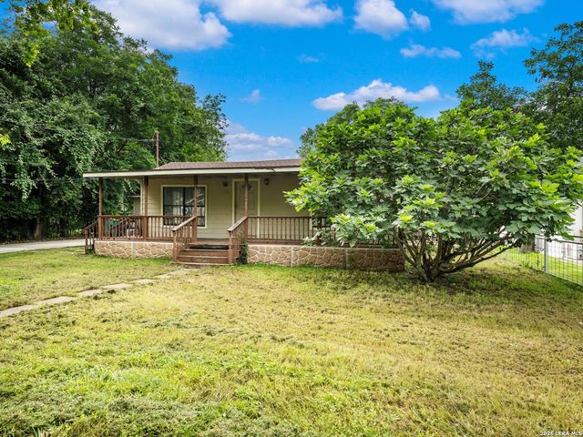 318 E Theissen Street, Boerne, TX 78006