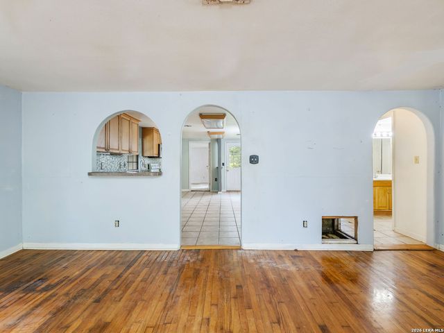 318 E Theissen Street, Boerne, TX 78006