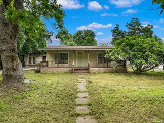 318 E Theissen Street, Boerne, TX 78006