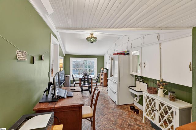 200 E Greenwood Street, Landrum, SC 29356