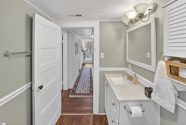 200 E Greenwood Street, Landrum, SC 29356