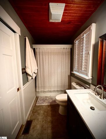 200 E Greenwood Street, Landrum, SC 29356