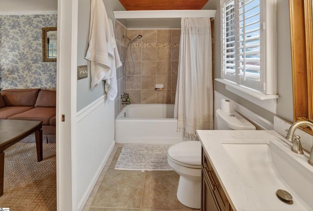 200 E Greenwood Street, Landrum, SC 29356