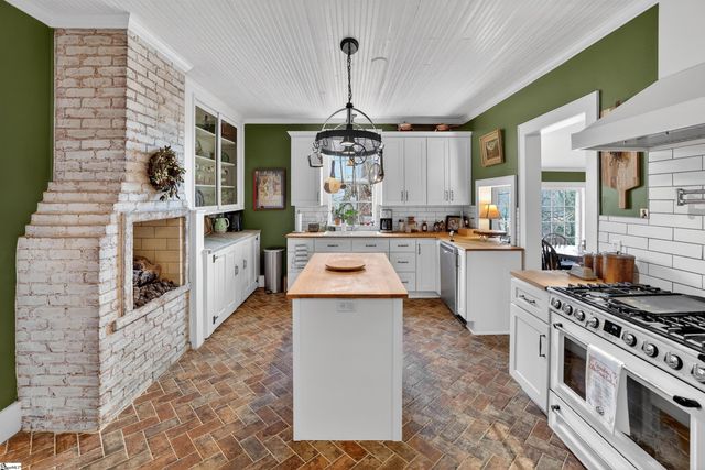 200 E Greenwood Street, Landrum, SC 29356