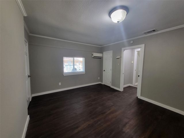 1503 E Wells Avenue, Sherman, TX 75090