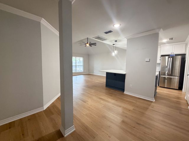 2 Country Club Place, Waxahachie, TX 75165