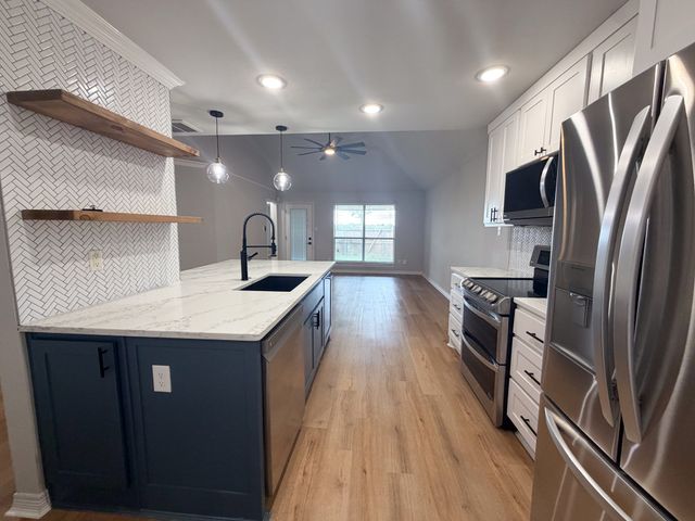 2 Country Club Place, Waxahachie, TX 75165