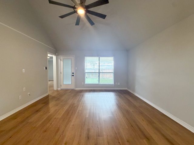 2 Country Club Place, Waxahachie, TX 75165