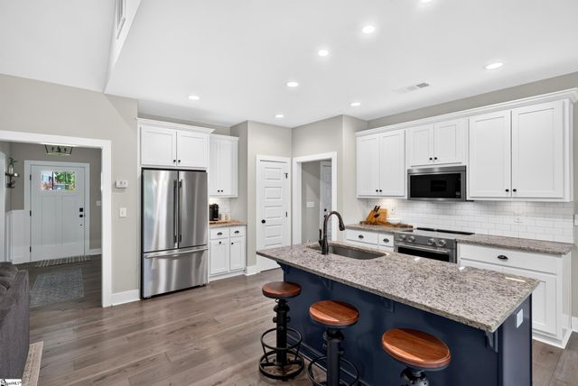 118 Squirrel Point, Six Mile, SC 29682