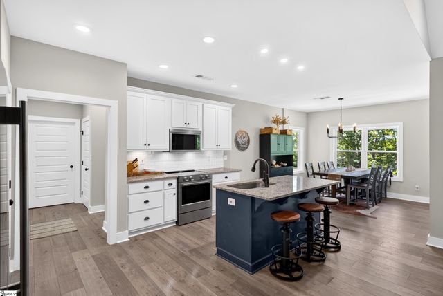 118 Squirrel Point, Six Mile, SC 29682