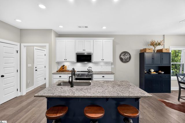 118 Squirrel Point, Six Mile, SC 29682