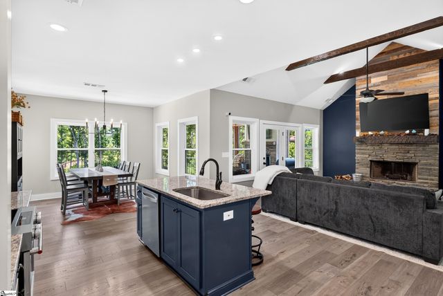 118 Squirrel Point, Six Mile, SC 29682