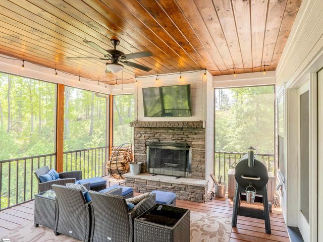 118 Squirrel Point, Six Mile, SC 29682