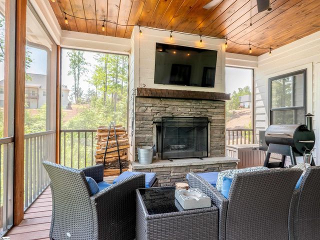 118 Squirrel Point, Six Mile, SC 29682