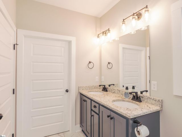 118 Squirrel Point, Six Mile, SC 29682