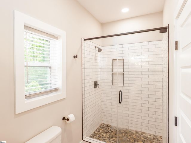 118 Squirrel Point, Six Mile, SC 29682