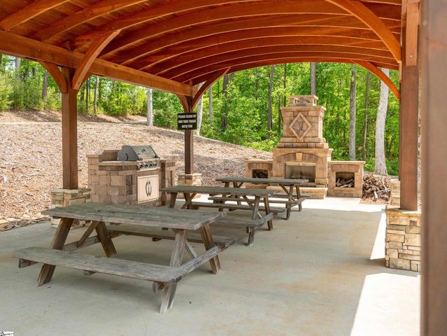 118 Squirrel Point, Six Mile, SC 29682