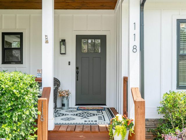 118 Squirrel Point, Six Mile, SC 29682