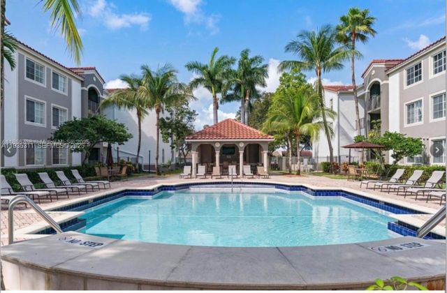 6851 SW 44th St 308, Miami, FL 33155