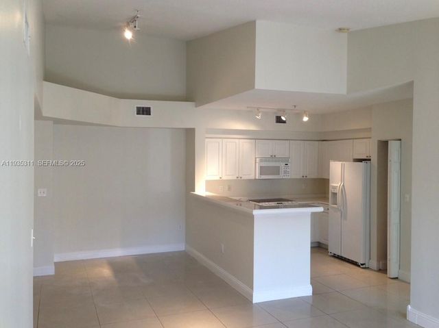 6851 SW 44th St 308, Miami, FL 33155