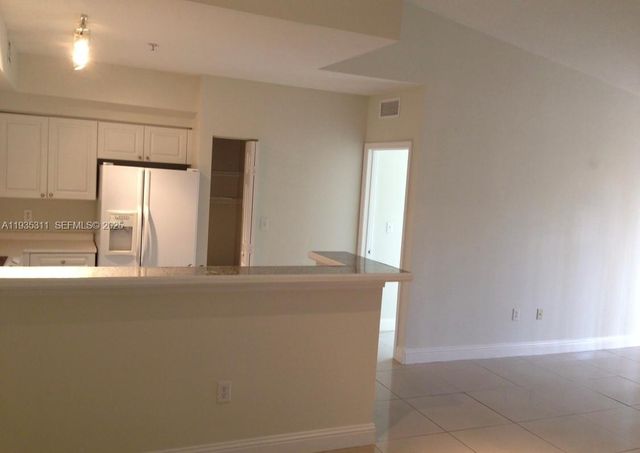 6851 SW 44th St 308, Miami, FL 33155