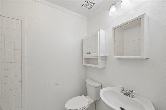 2114 Mocking Bird Lane, La Porte, TX 77571