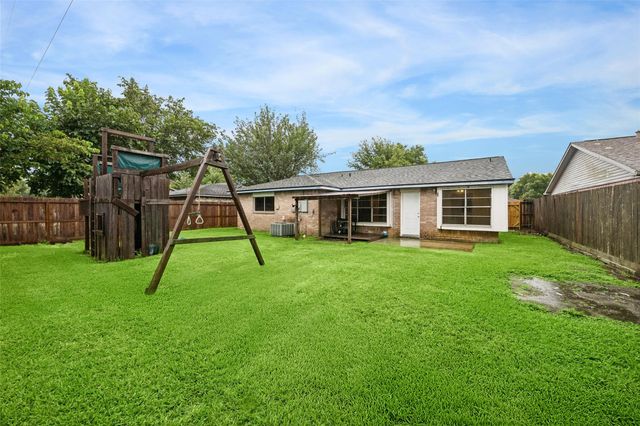 2114 Mocking Bird Lane, La Porte, TX 77571