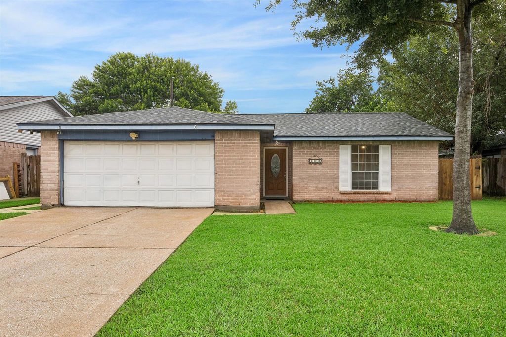 2114 Mocking Bird Lane, La Porte, TX 77571