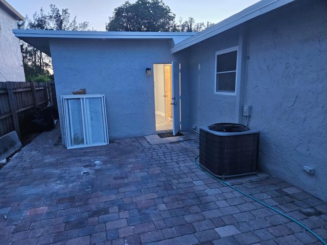 6420 N DIXIE Highway, Boca Raton, FL 33487