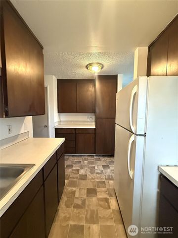 555 Sunset Avenue NE, Ocean Shores, WA 98569