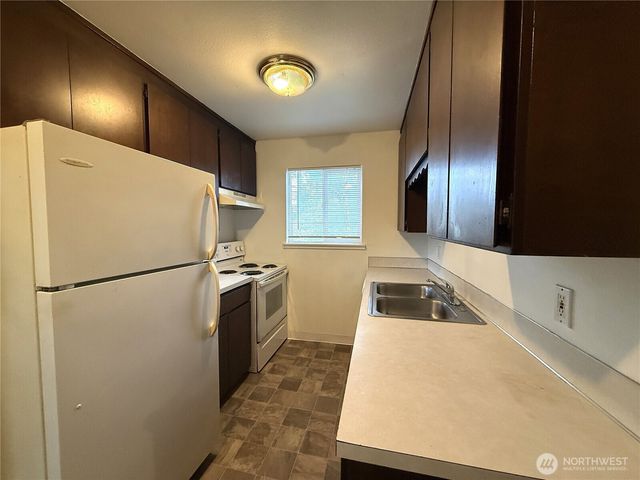 555 Sunset Avenue NE, Ocean Shores, WA 98569