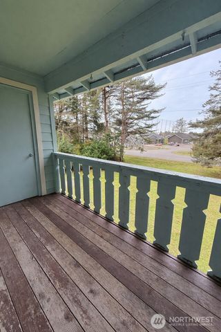 555 Sunset Avenue NE, Ocean Shores, WA 98569