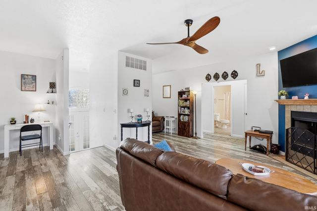 9832 Crown Point Drive, Fort Wayne, IN 46804