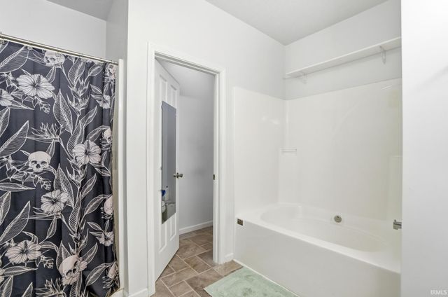 9832 Crown Point Drive, Fort Wayne, IN 46804