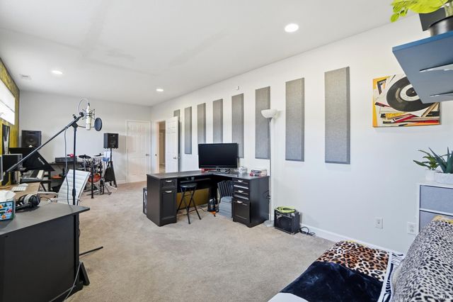 9832 Crown Point Drive, Fort Wayne, IN 46804