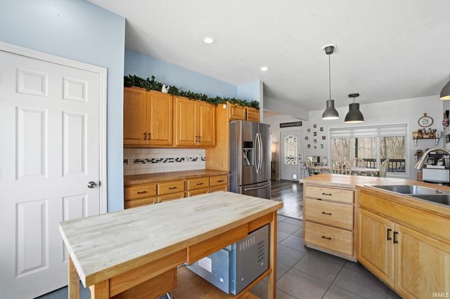 9832 Crown Point Drive, Fort Wayne, IN 46804