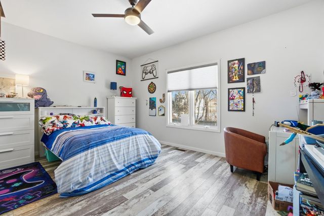 9832 Crown Point Drive, Fort Wayne, IN 46804