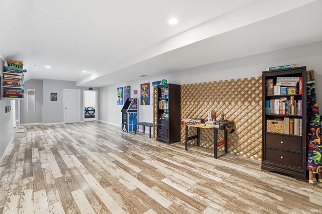 9832 Crown Point Drive, Fort Wayne, IN 46804