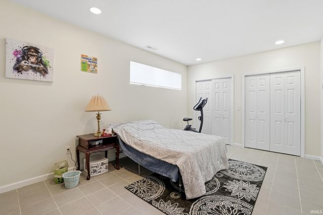 9832 Crown Point Drive, Fort Wayne, IN 46804