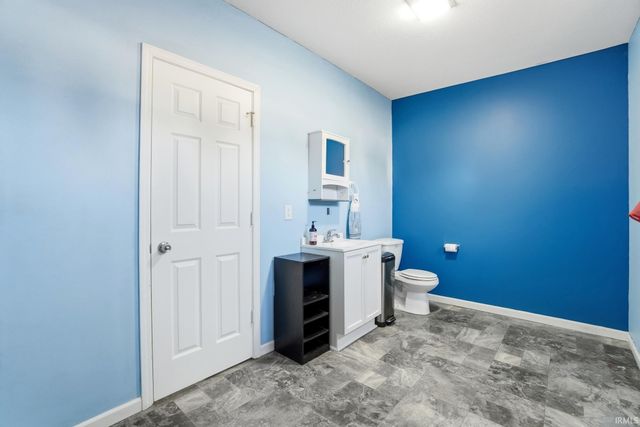 9832 Crown Point Drive, Fort Wayne, IN 46804