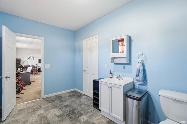 9832 Crown Point Drive, Fort Wayne, IN 46804