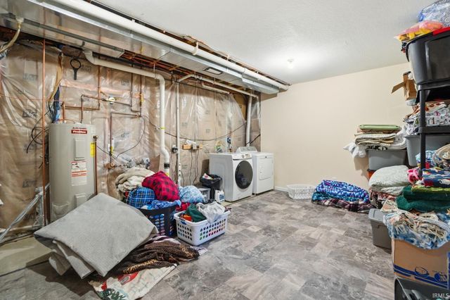 9832 Crown Point Drive, Fort Wayne, IN 46804