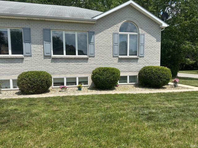 9832 Crown Point Drive, Fort Wayne, IN 46804