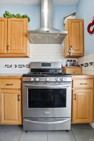 9832 Crown Point Drive, Fort Wayne, IN 46804