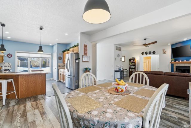 9832 Crown Point Drive, Fort Wayne, IN 46804