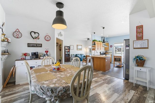 9832 Crown Point Drive, Fort Wayne, IN 46804