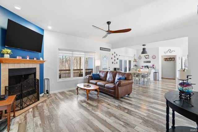 9832 Crown Point Drive, Fort Wayne, IN 46804