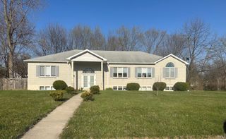 9832 Crown Point Drive, Fort Wayne, IN 46804